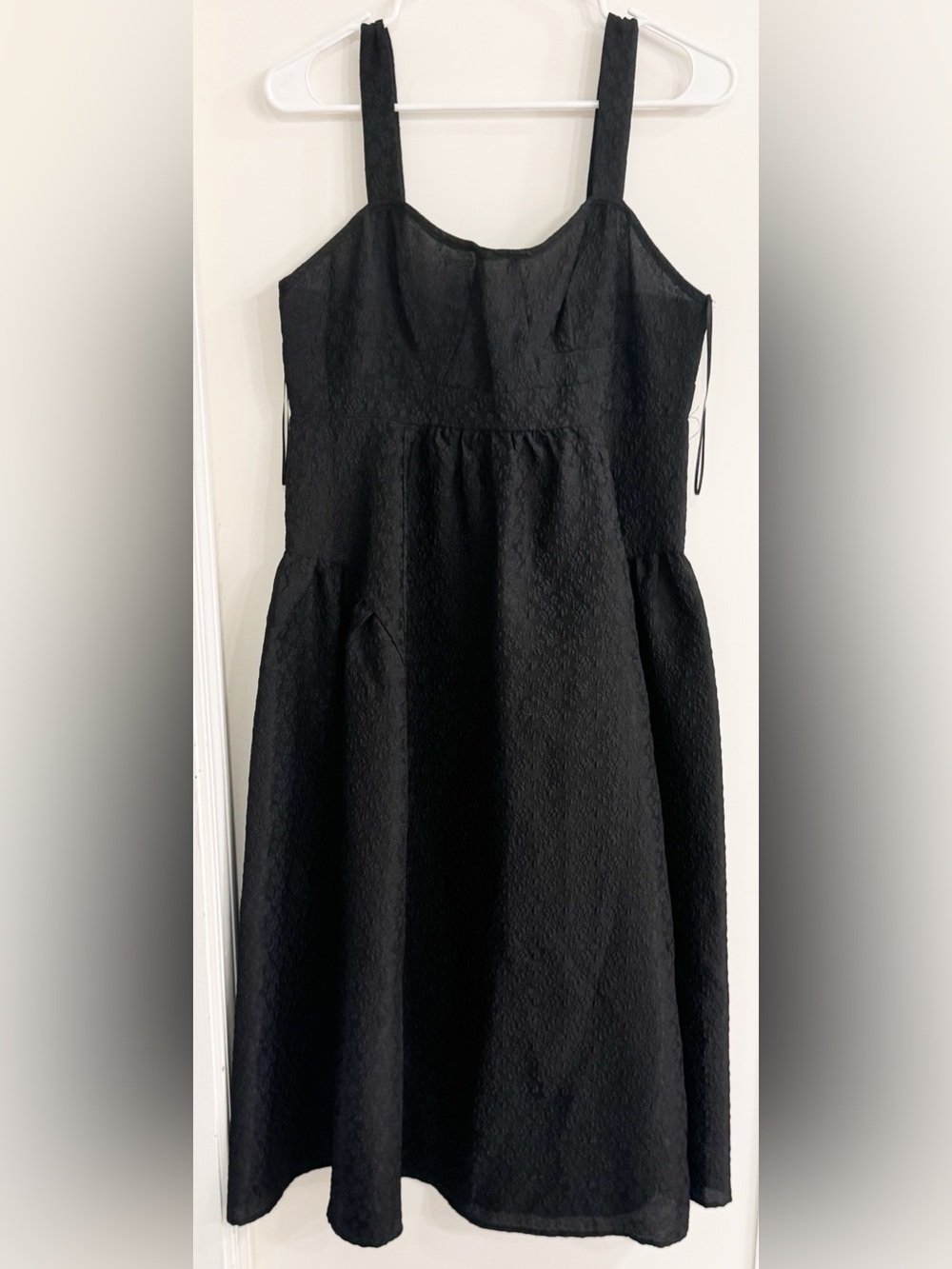Moon River Black Textured Jacquard Midi Dress